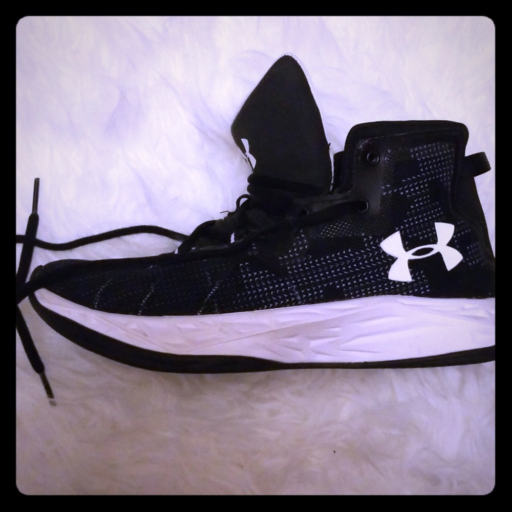 Youth basketball sneaker